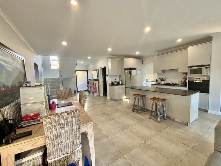 4 Bedroom Property for Sale in Sandown Western Cape